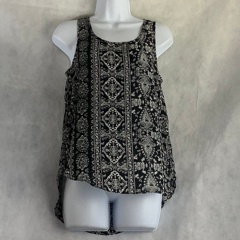Hippie Rose Juniors' Printed High-Low Sleeveless Blouse, Black White, XS